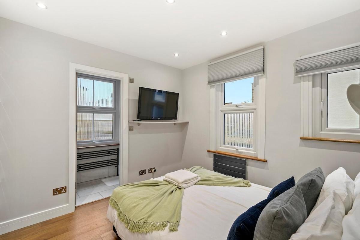 Stylish In Private Roof Terrace